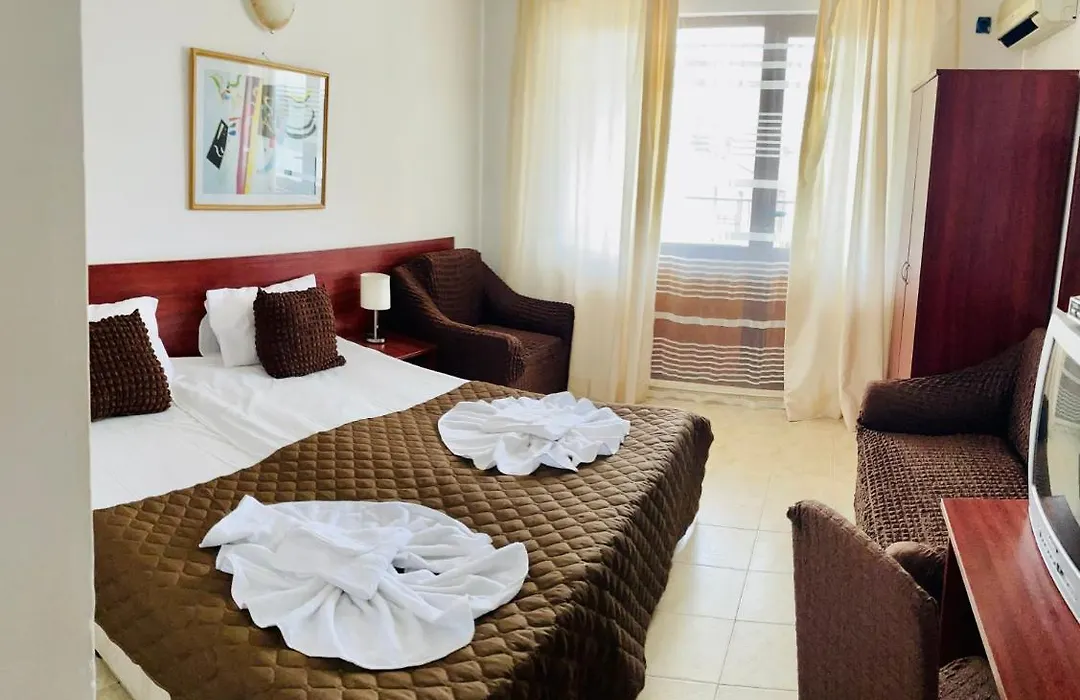 Family Hotel Yalta Свети Влас-1