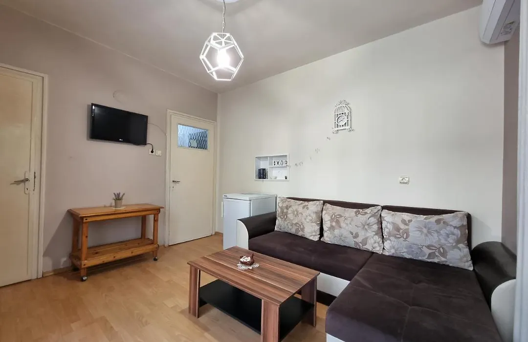Reni'S Apartment-With Private Parking In Center-1