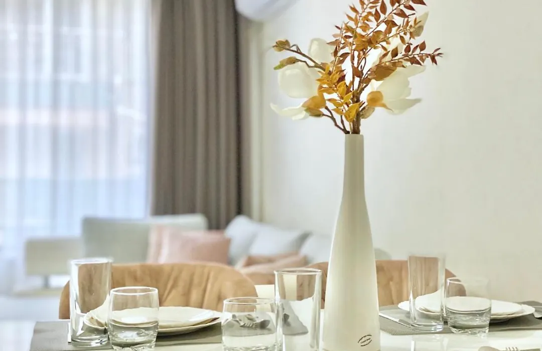 Modern Apartment For 4 Guests Sea View & Free Parking-1