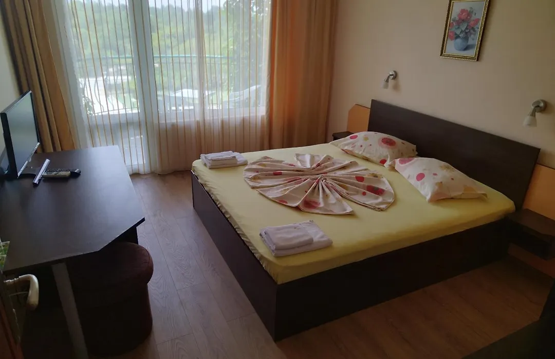 Къща за гости Камелия-1
