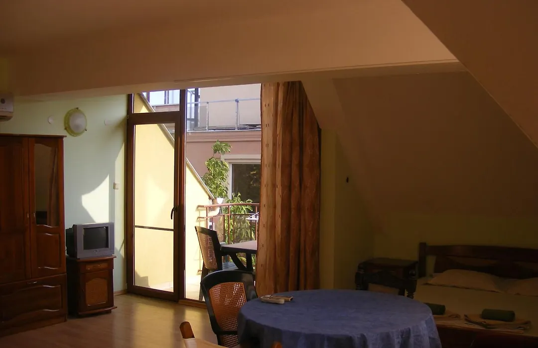 Guest House "Zora - Sarafovo"-1