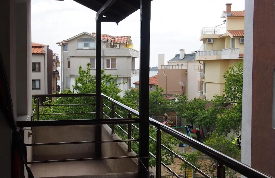 Keni Guest House-1