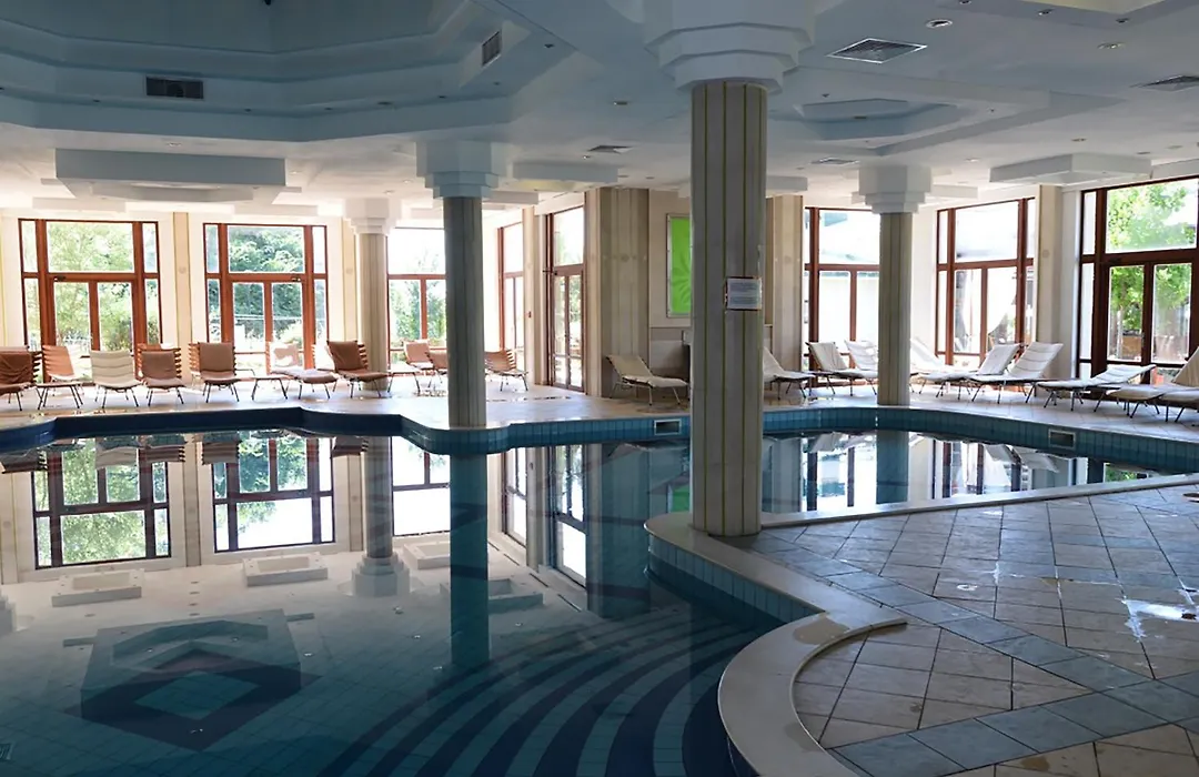 Private Studio In Emerald Beach Resort-1