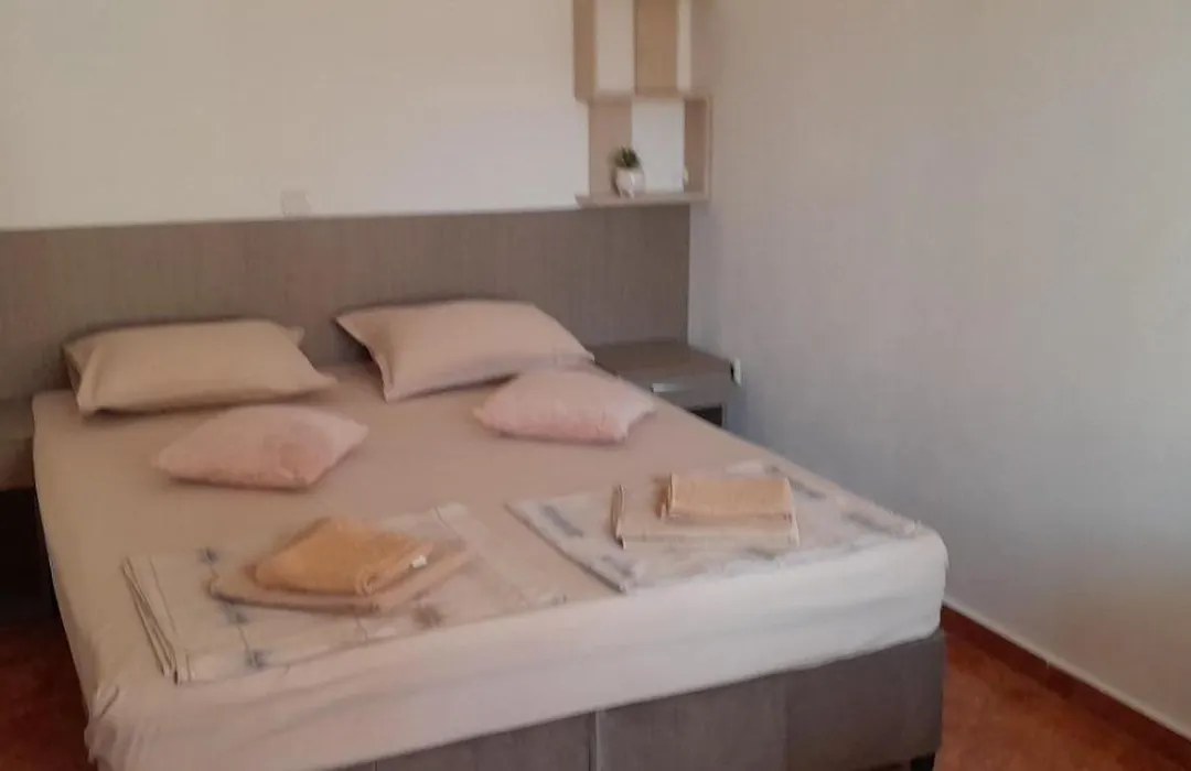 Moni 85 Family House-1