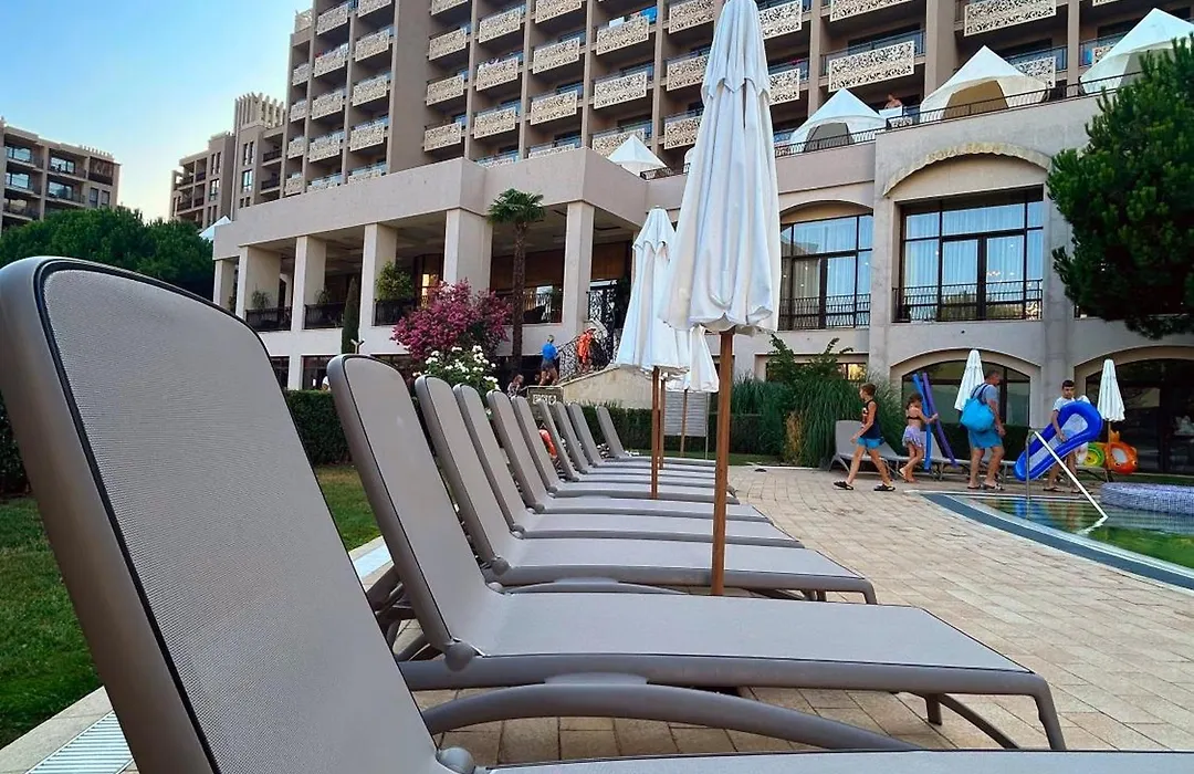 Royal Beach Premium-1