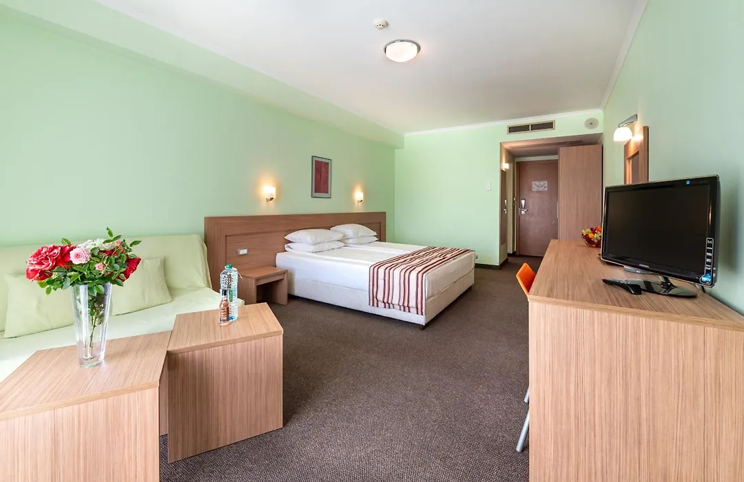 Jeravi Beach Hotel-1