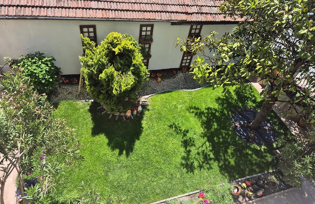Vladimirov Guest House-1