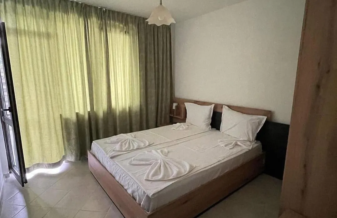 Studio 8 Arapya-1