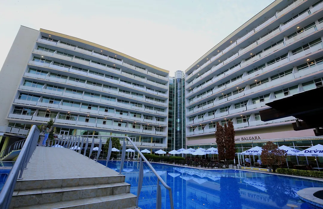 Grand Hotel Oasis-1