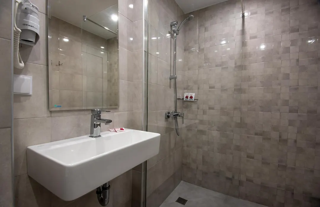 Ariana Hotel-1