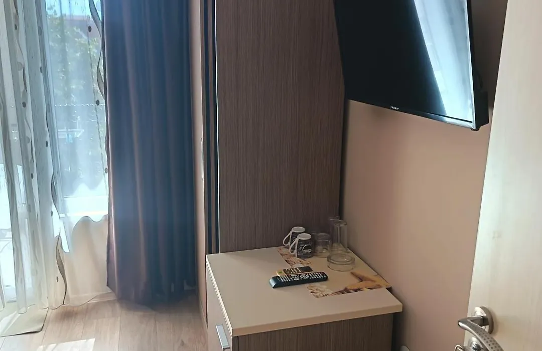Fits Guest House-1