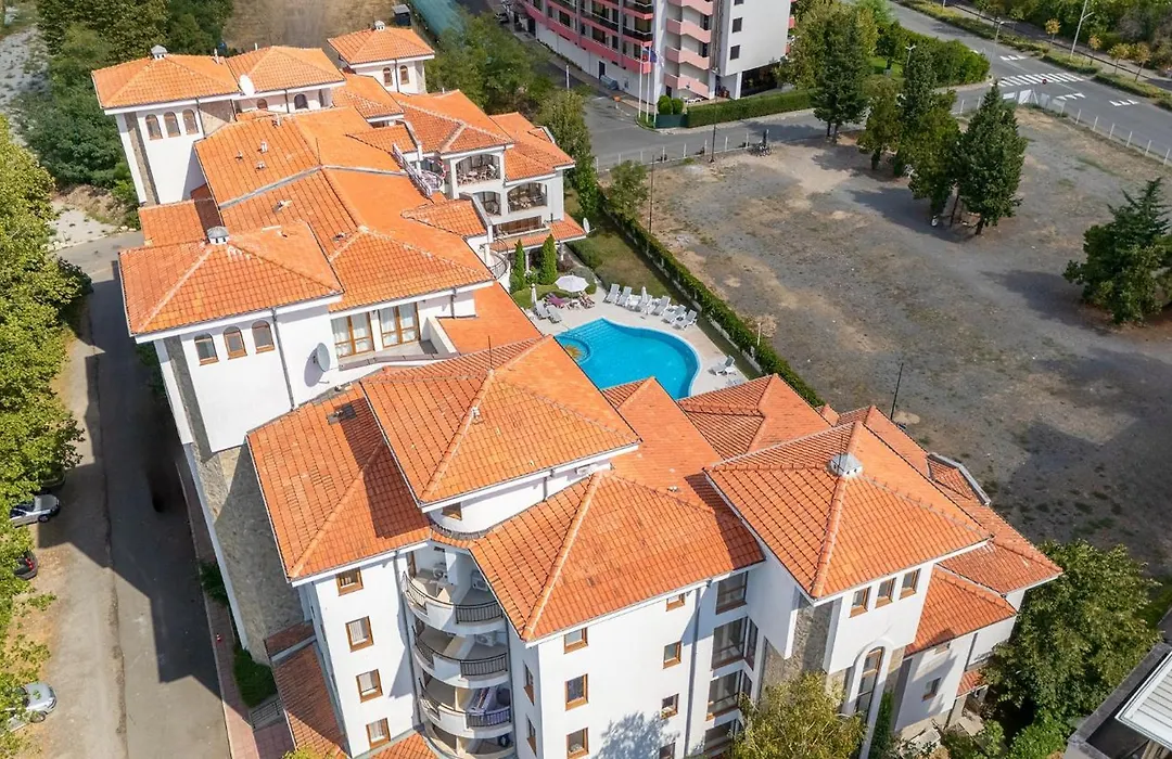 Chateau Del Mar Holiday Apartments-1
