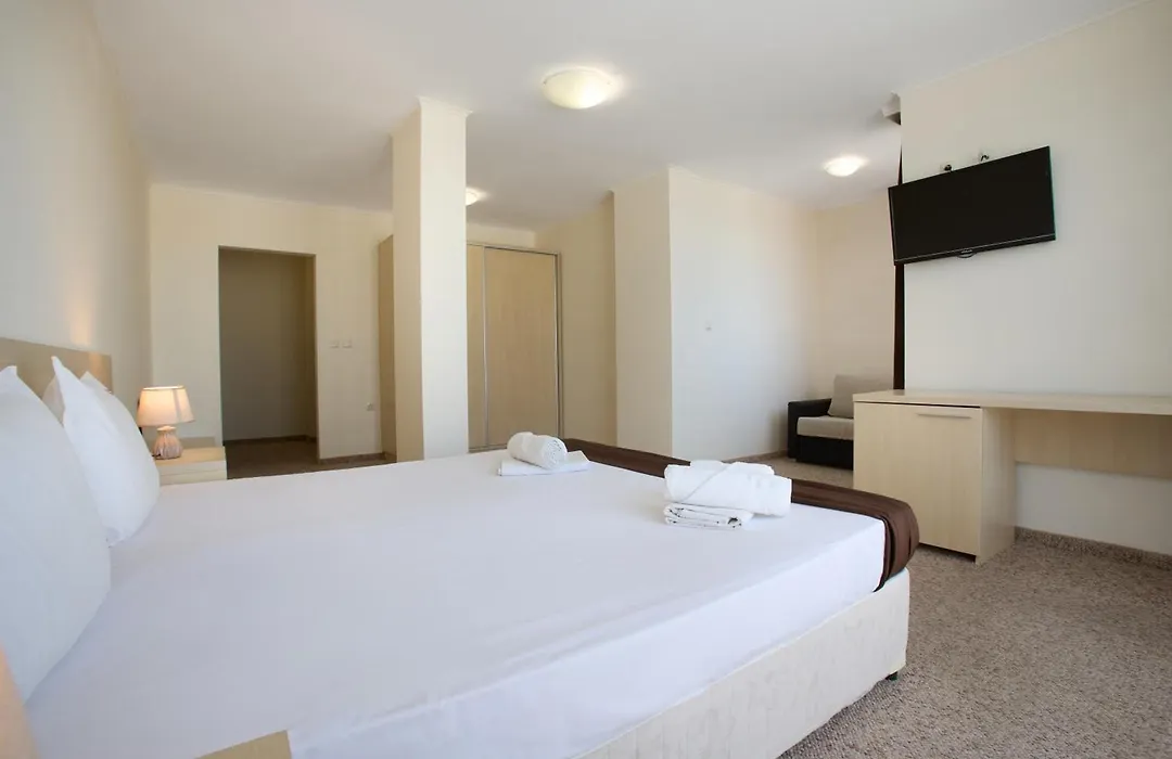 La Piazza Primorsko Rooms & Apartments-1