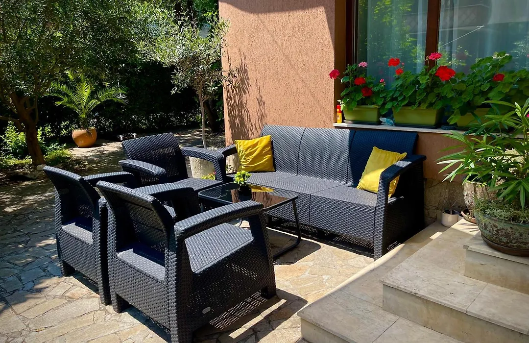 Dimitrovi Guesthouse - Peaceful Stay Near Beach With Garden, Sarafovo-1