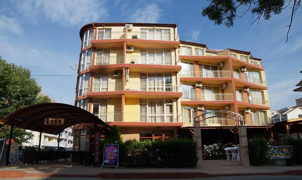 Ryor Hotel - Restaurant & Free Parking-1