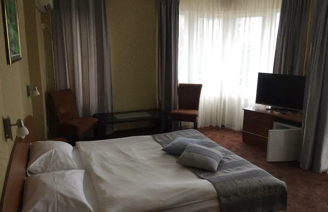 Family Hotel Lazuren Briag-1