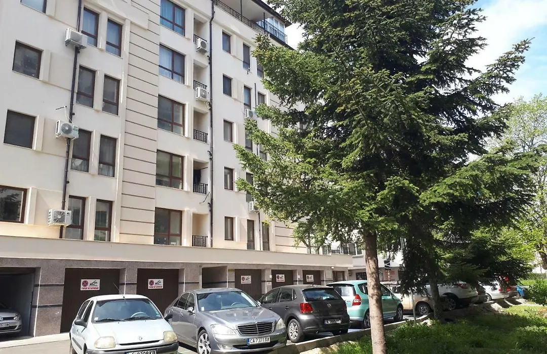 Apartments Flora 1-1