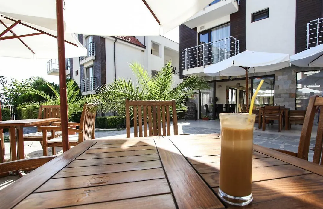 Charming 1 Bedroom Apartment For Up To 4 Guests-1
