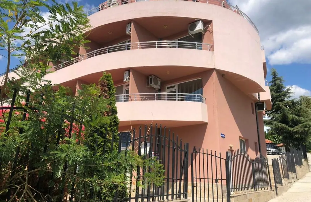 Femili Hotel Diveda-1