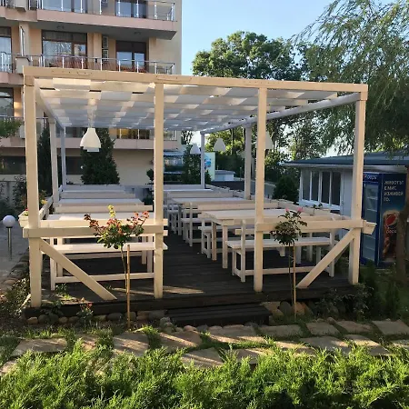 Family Hotel Akra-3