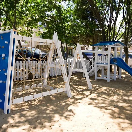 Paradise Bay Hotel-2