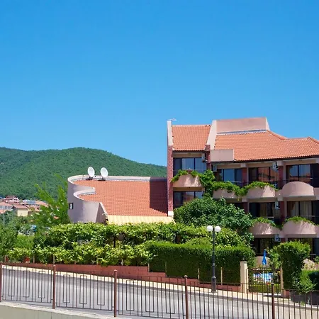 Family Hotel Rainbow-2