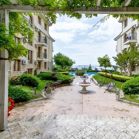 Royal Bay Apartments With Self Check-In-3