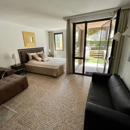 Royal Beach Apartments - 5M To Pool, 100M To Beach-2