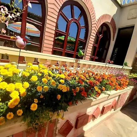 Family Hotel Flora-3