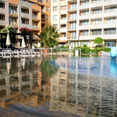 Apartment In Trakia Plaza-3