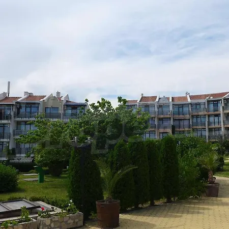 Destination Bulgaria 2000 Diamond Private Family Summer Apartments-3