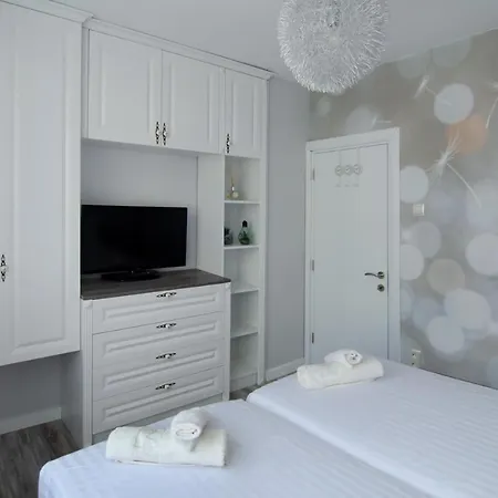 Flat In Nesebar. Two Minutes Away From The Beach.-2