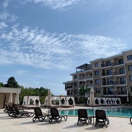 Valencia Gardens Deluxe Apartments-3