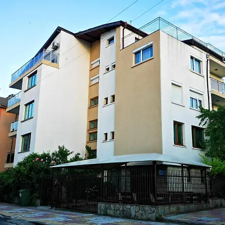 Paunovi Guest House-2