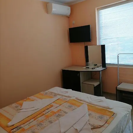 Къща Алтемдиа Със Стаи За Гости-3