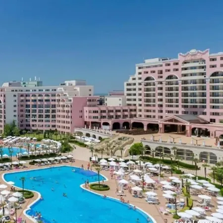 Sunny Beach Private Apartment In The Best Hotel - Family Room - Beachfront-2
