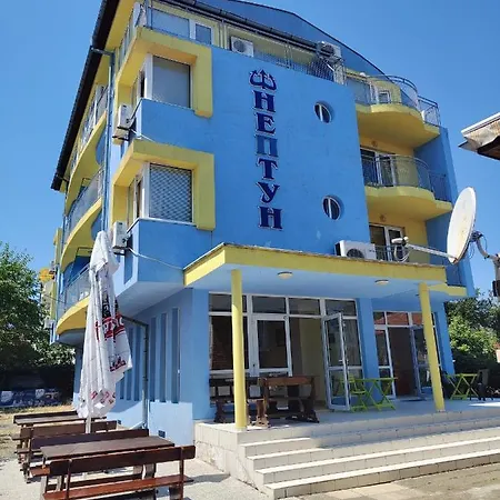 Family Hotel Neptun - Lozenets-3