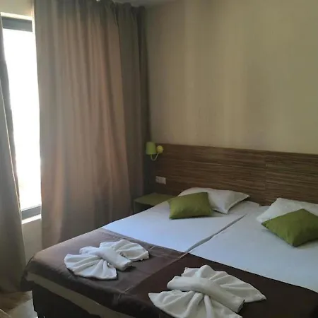 Flower Street Provides Accommodations With Free Wifi, Air Conditioning-2