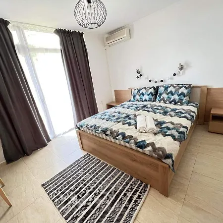 Destination Bulgaria 2000 Diamond Private Family Summer Apartments-2