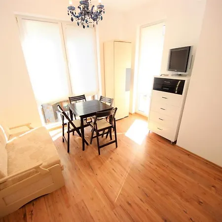 Menada Apartments In Dawn Park Delux-3