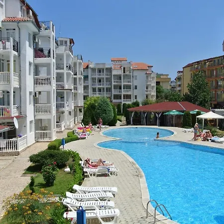Bravo 5 Holiday Home-2