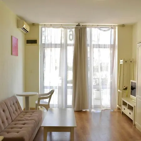 Flores Park Apartments-3