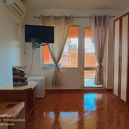 Moni 85 Family House-2