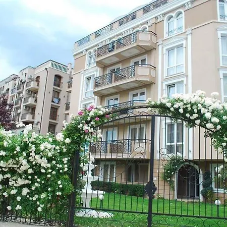 Plush, 1 Bed Apt, Dawn Park D-3