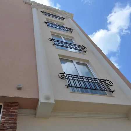 Boutique Suites Rainbow 4-2