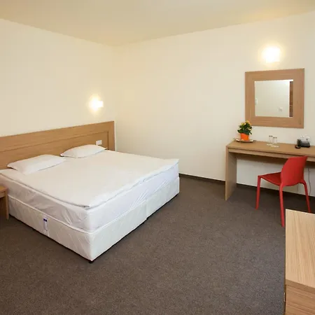 Jeravi Club Hotel-2