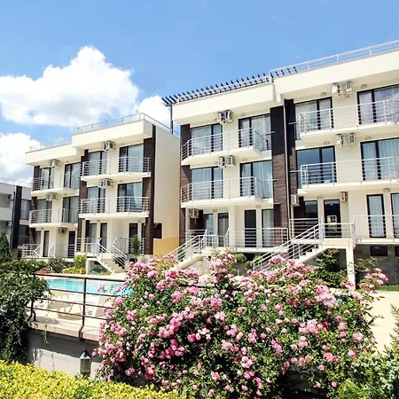 Charming 1 Bedroom Apartment-3