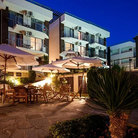 Seaside Apartment With 2 Bedrooms For Up To 5 Guests-3