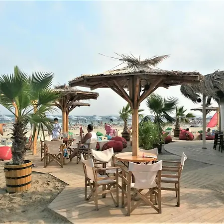 Seaside Garden Apartment With 2 Bedroom For Up To 5 Pax-3