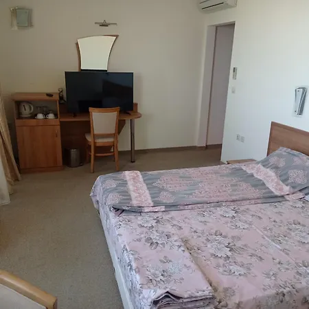 Family Hotel Lalov Egrek-3